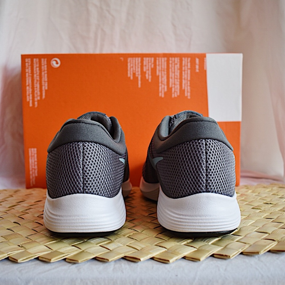 🚨SOLD🚨NEW WMNS Nike Revolution 4 - Picture 4 of 10